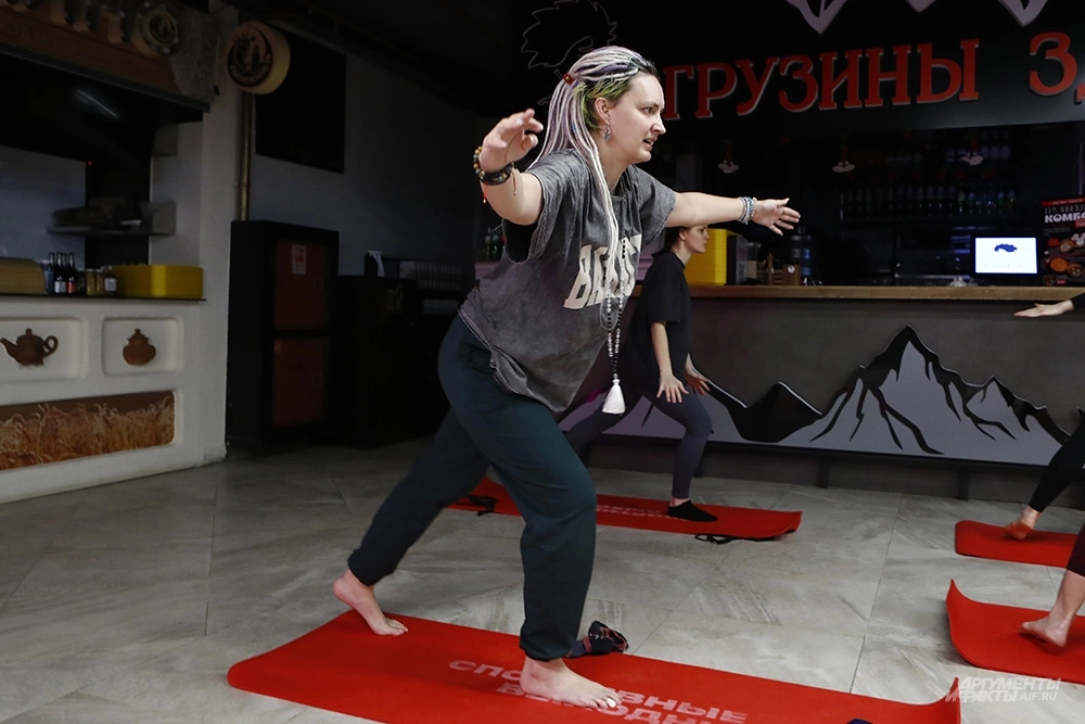 Корреспондент «АиФ» Анна Тарасова «завалила» красивую стойку, но всё равно осталась довольна.