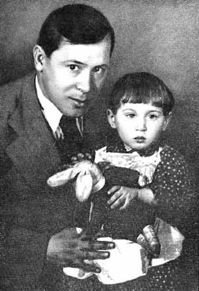 Муса Джалиль с дочерью Чулпан.