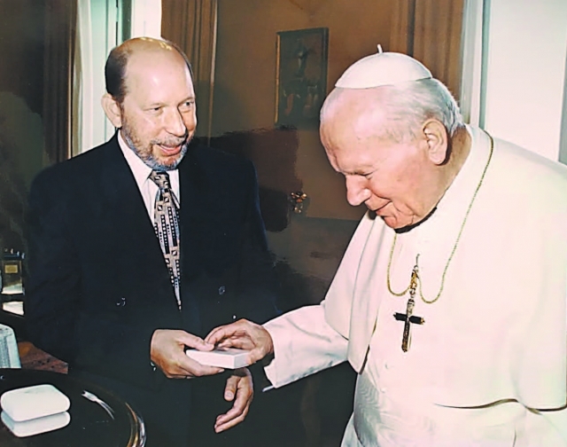 На аудиенции у Папы Римского Иоанна Павла II, 1995 г.