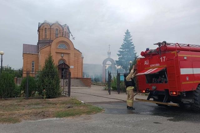 В результате взрыва загорелся купол храма.