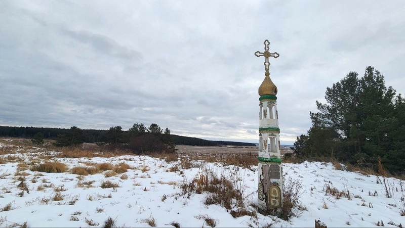 Эта часовенка стоит в деревне Кострома, что под Алапаевском