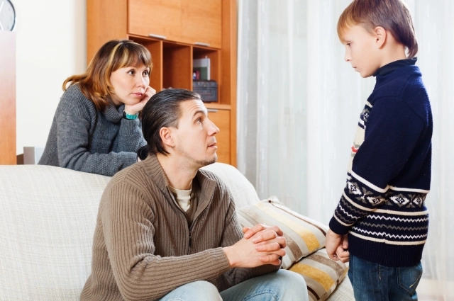 Тотальный контроль родителей приводит к паранойи во взрослой жизни. 