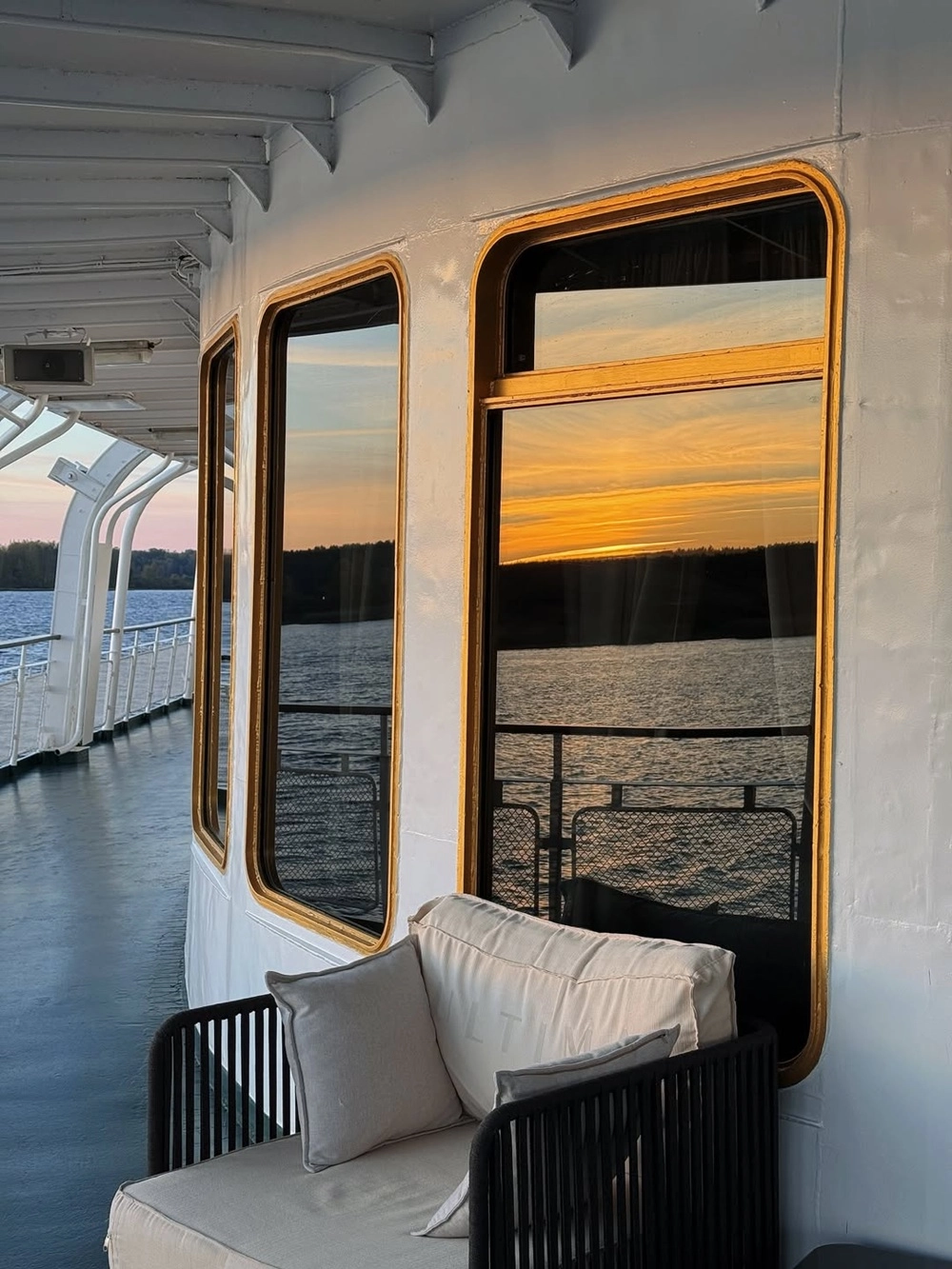 Брухунова выбрала отдельный номер для себя стоимостью 410 тыс. руб. и ещё одну каюту — для детей, которая оказалась немного дешевле. 