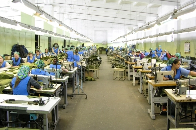 Все женщины обязаны носить одинаковую форму.