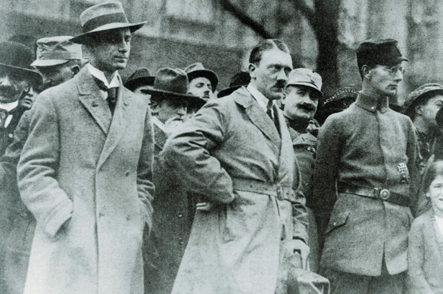 Альфред Розенберг и Адольф Гитлер, Мюнхен, 1923 г.