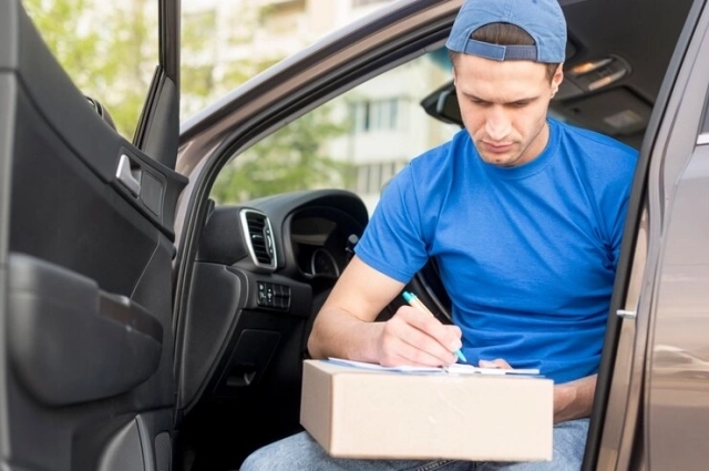 При этом фетва допускает, что если курьер не знает, что везёт — например, закрытую коробку, — то греха на нём нет.