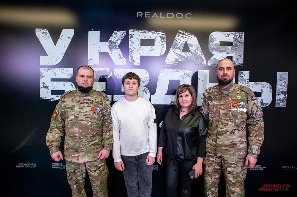 Екатерина Галактионова с младшим сыном, Циган, Хасан.