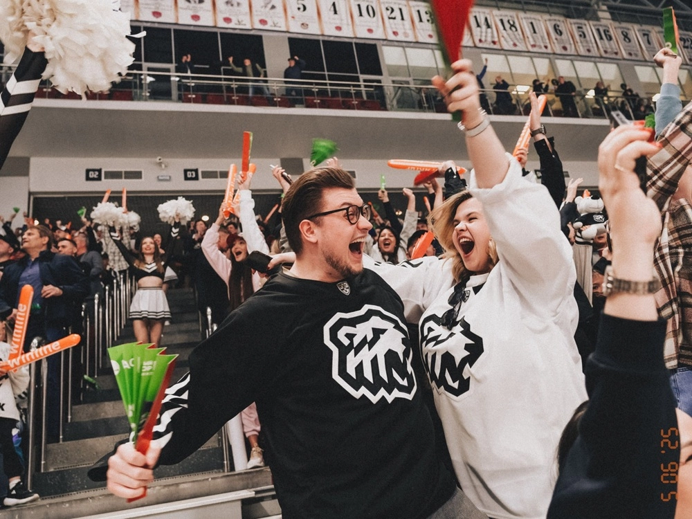 Болельщики ликуют. 6 мая «Трактор» вышел в финал Кубка.