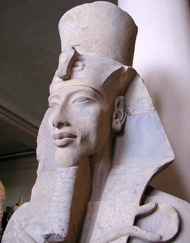 Статуя фараона Эхнатона из храма Атона в Карнаке. Каирский египетский музей. Египет