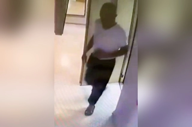 Мужчина три дня проходил с раной в животе.