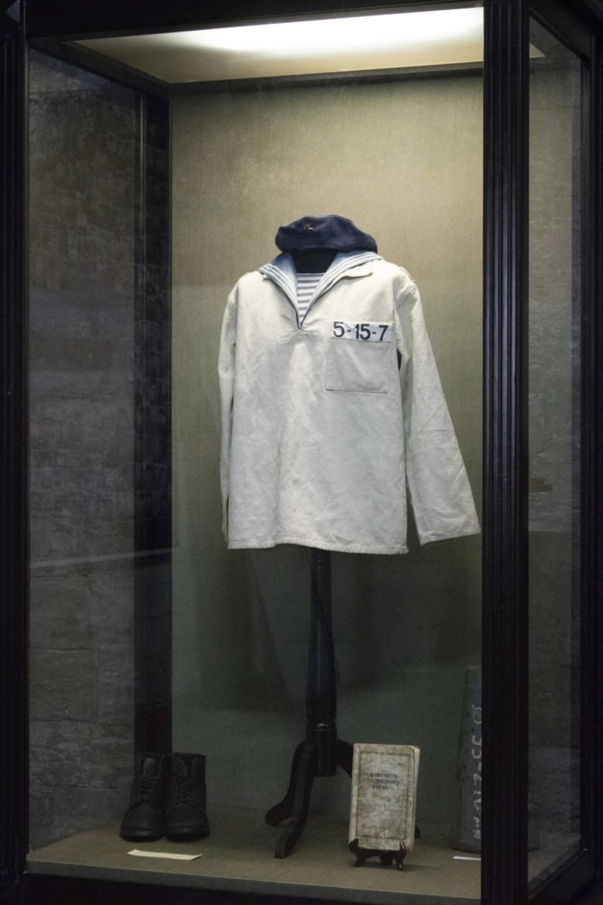 Форма матроса в экспозиции, посвящённой «Новороссийску».