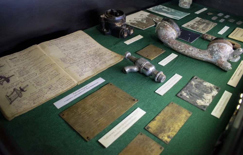 Предметы с погибшего линкора.