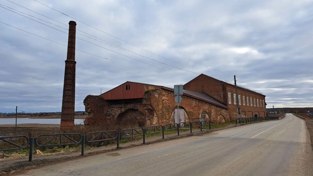 В годы Великой Отечественной войны завод выпускал корпуса мин, сапёрные лопатки, разборные чугунные блиндажные печи, подковы для сапог и даже печатные машинки