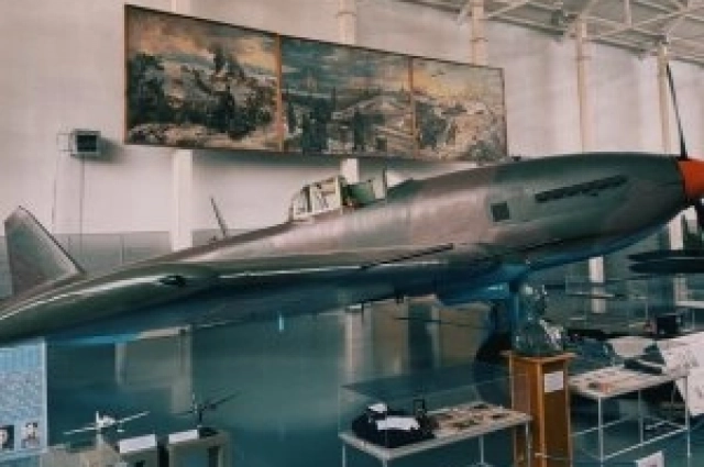 Восхитившись отвагой лётчика и тем, что он смог сохранить боевую машину во всех вылетах, Сергей Ильюшин лично подарил ему свой новый самолёт Ил-10.