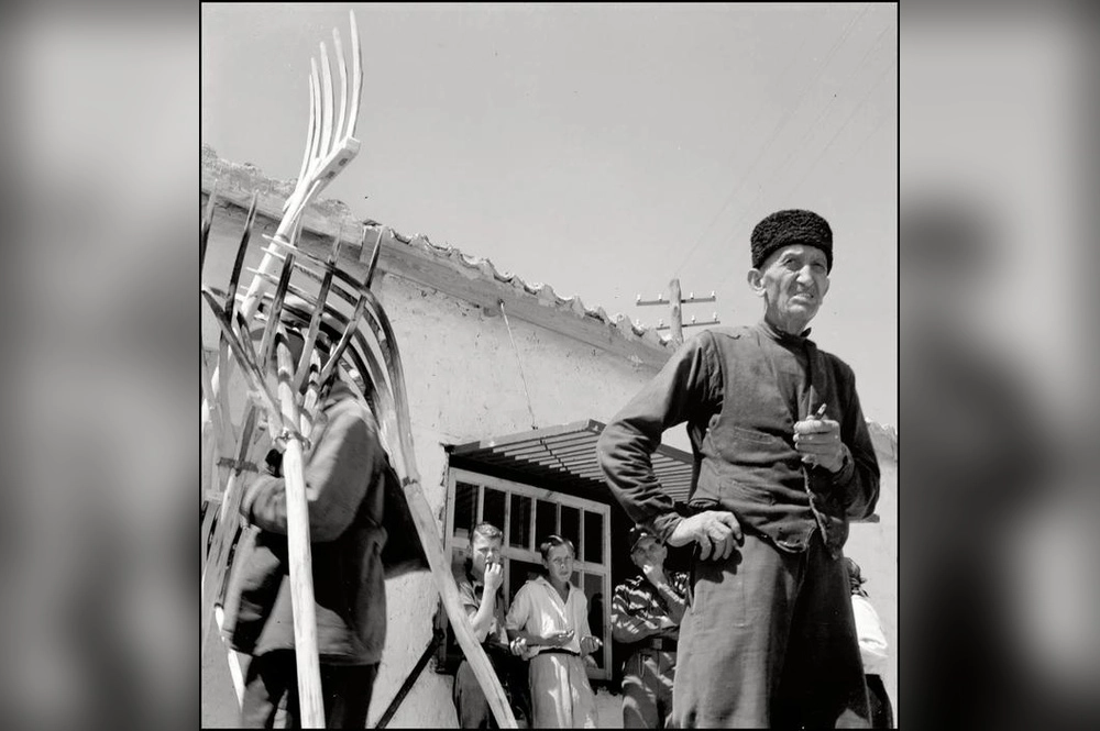 Симферополь, рынок, продажа сельхозинвентаря, 1943 г.