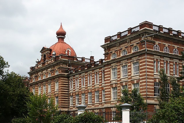  Сегодня в здании бывшего епархиального училища располагается филиал КФУ.