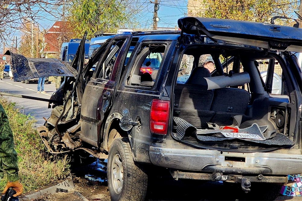 Автомобиль депутата народного совета ЛНР, бывшего начальника управления Народной милиции полковника Михаила Филипоненко, погибшего в результате теракта в Луганске. Филипоненко погиб при взрыве бомбы в его автомобиле.