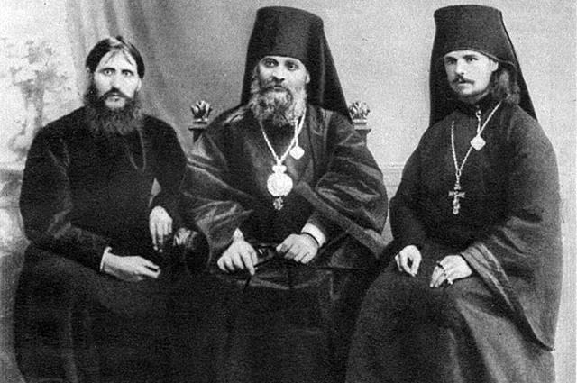 Григорий Распутин, епископ Гермоген и иеромонах Илиодор. 1908 год.