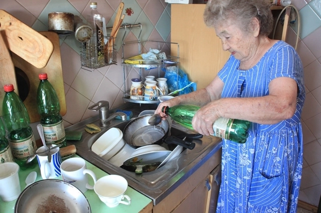 Жители многоквартирных домов сообщают об отсутствии воды на верхних этажах .