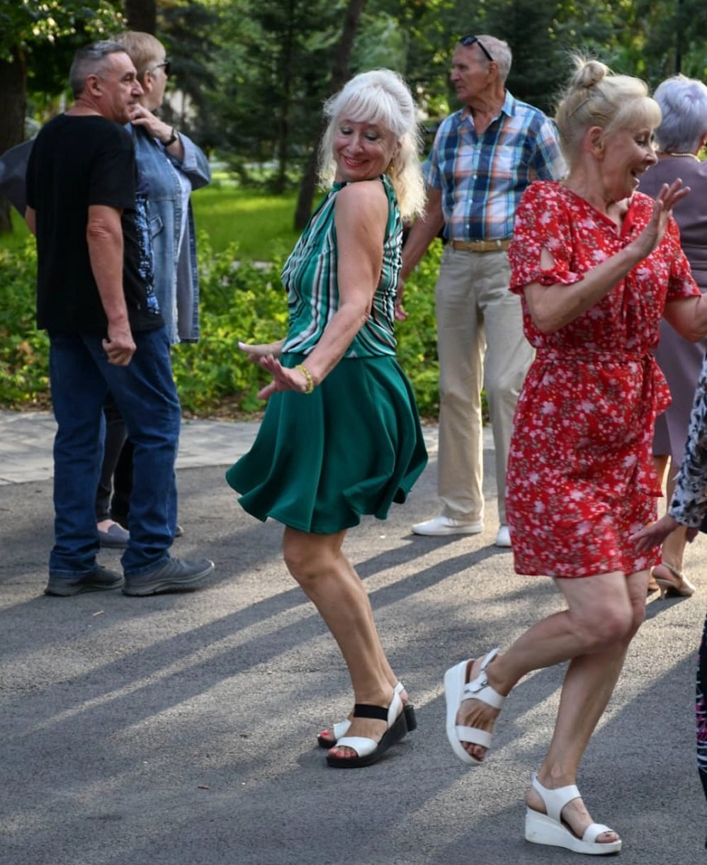 Валентина Елисеева: «Меня уже узнают на всех городских танцплощадках под открытым небом».