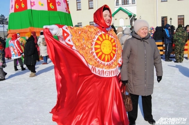Тысячи омичей пришли на праздник. 