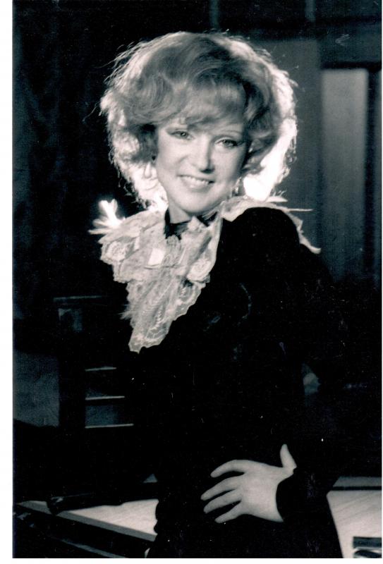 Людмила Гурченко в автобиографической книге «Люся, стоп!» вспоминала, что на съёмки её вызвали телеграммой.