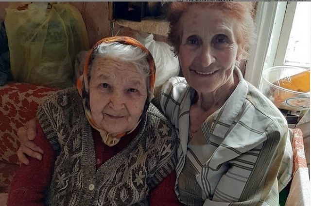 Юлия Михайлюк с 95-летней подругой Русиной.