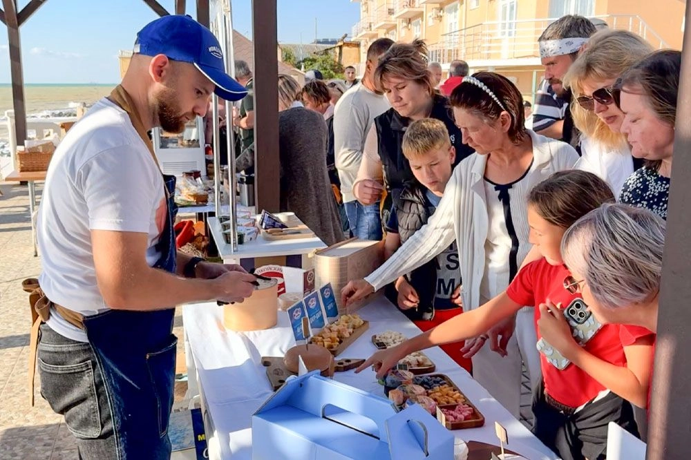 Желающих попробовать Крым на вкус оказалось немало.