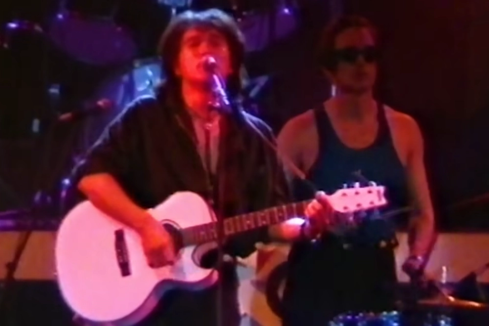 Виктор Цой с гитарой Washburn ea20 Festival Series.