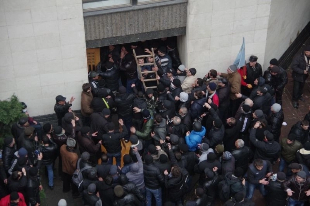 26 февраля 2014 года — противостояние у стен Верховного Совета Крыма. 