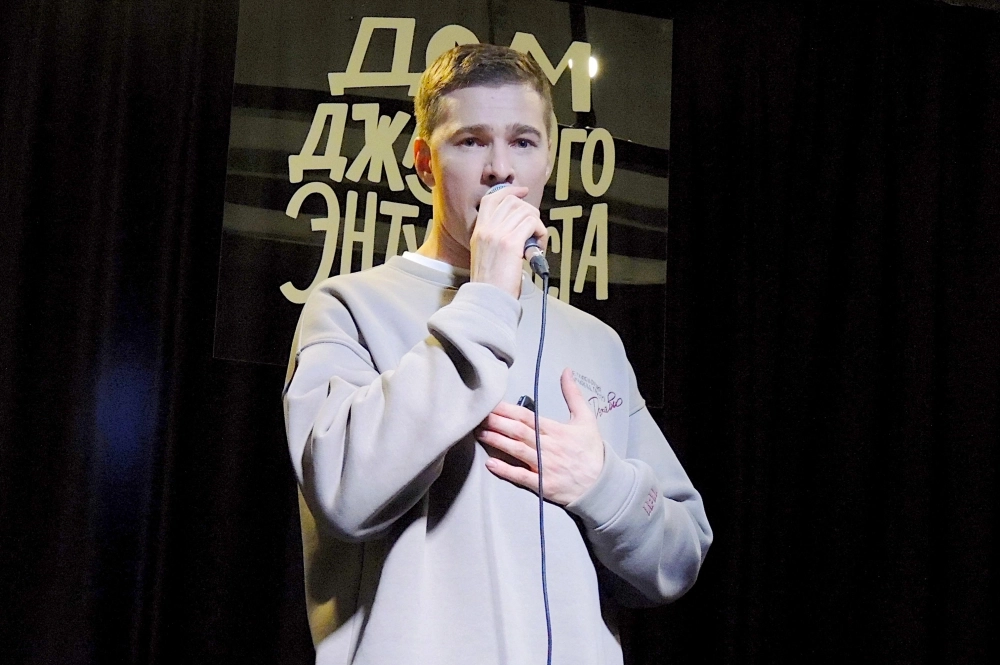 Григорий уверен: первые места в вокальных конкурсах не так важны для исполнителя. Важнее поиск индивидуального стиля.