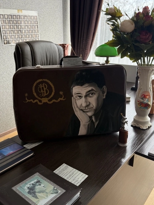 Чемодан из рабочего кабинета Пускепалиса. 