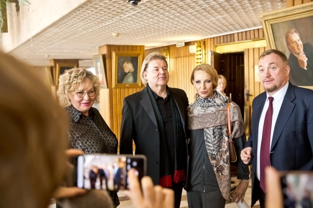 Сестра Андриса Лиепы Илзе в эти дни также находится в Омске с концертом.
