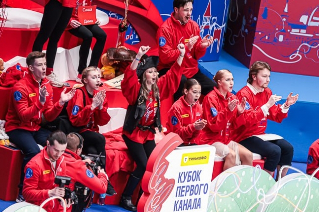 Елизавета Туктамышева и её «красная» команда.