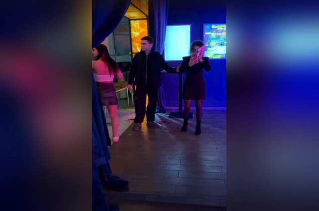 Девушку избили в туалете клуба.