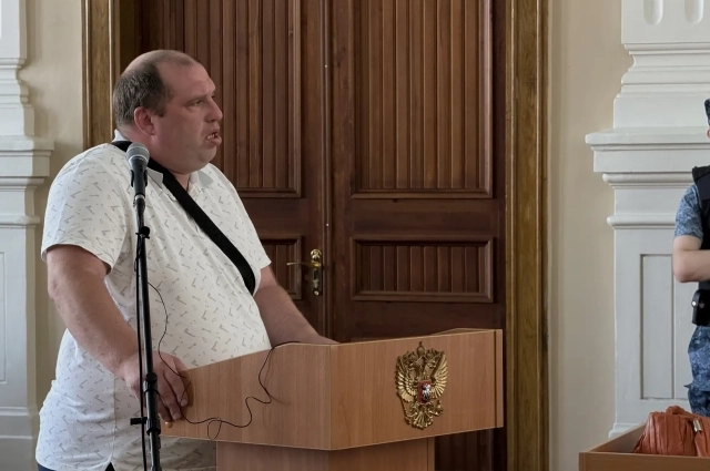 Свидетель рассказал о том, как разбирали, ломали и вывозили мебель из квартиры экс-мэра Тархова.