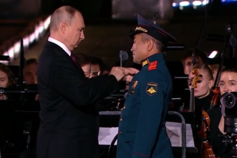 Именно на этом мемориале президент Путин наградил экипаж танка «Алёша».