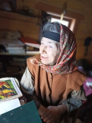 В пост Агафья почти ничего не ест.