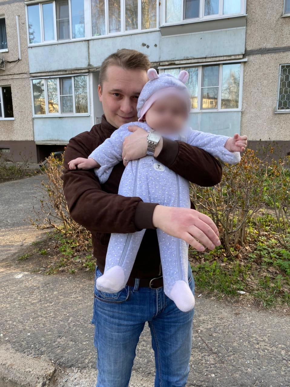 Максим с дочкой.