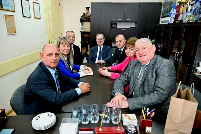 Гость выразил удовлетворение тем, что приезд состоялся и стал плодотворным.