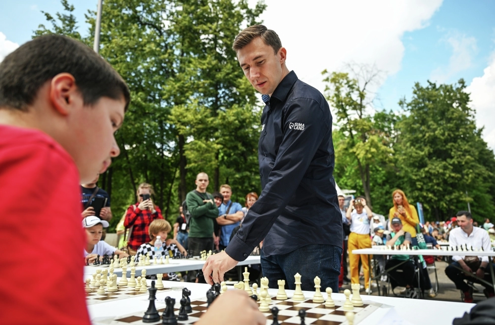 Гроссмейстер Сергей Карякин участвует в празднике Московского спорта.