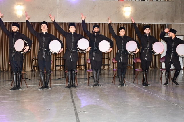 Азербайджанский ансамбль «Одлар юрду», как всегда, поразили своей ритмичностью, синхронностью и живым звучанием народной музыки. 