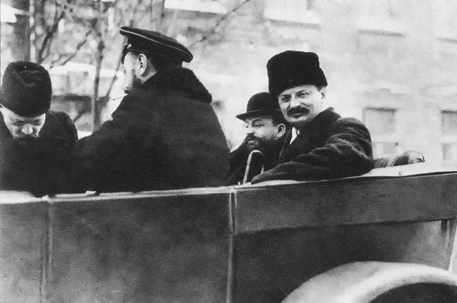 Лев Троцкий в Брест-Литовске на переговорах с германским правительством о сепаратном мире, декабрь 1917 г.