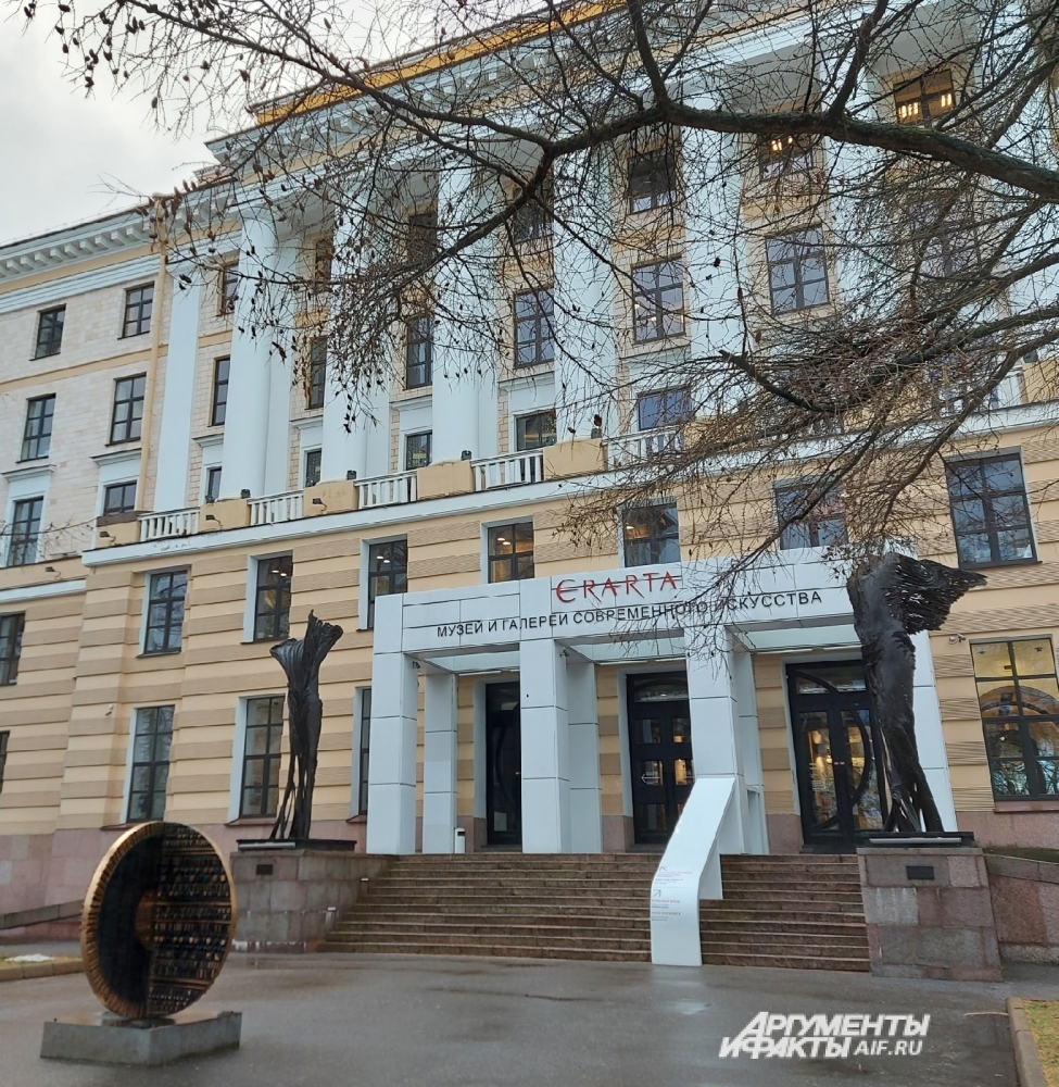 Музей расположен в пятиэтажном здания райкома, а затем НИИ синтетического каучука им. С. В. Лебедева.