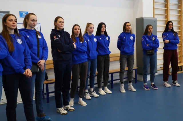 Команда волейболисток Омского Прииртышья.