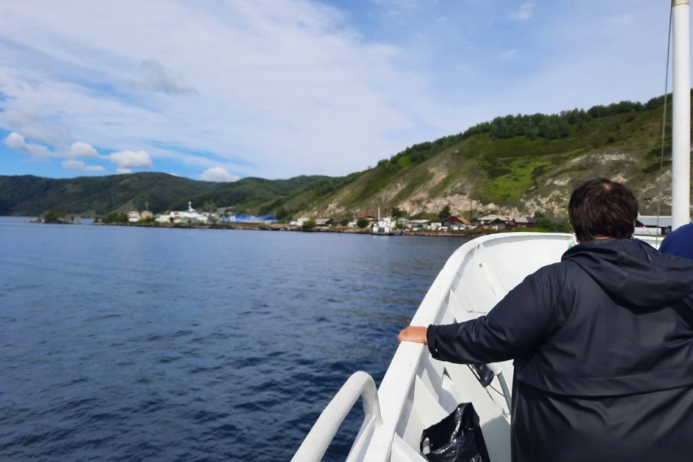 Прогулки по Байкалу очень популярны среди туристов.