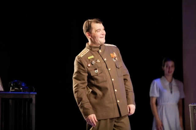 Из спекатакля «Так и будет» по пьесе Константина Симонова.