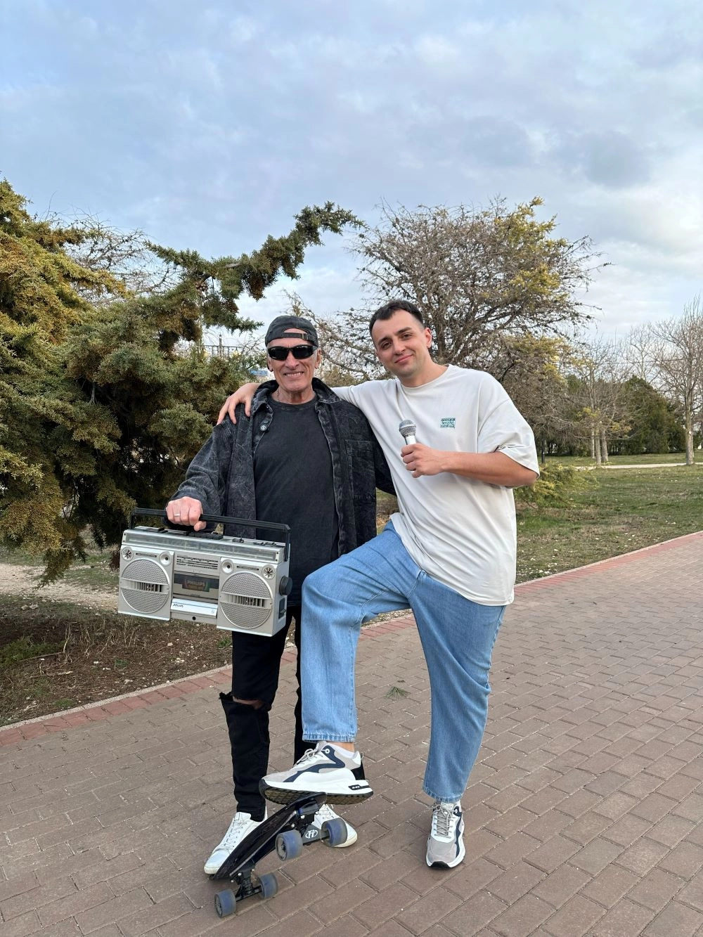 Дед Гена и его внук Олег.