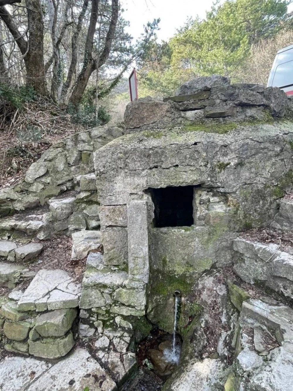 Каптированный источник в горном Крыму. 