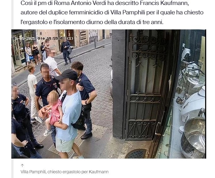 Мужчину видели с ребёнком на руках в Риме.